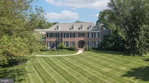 17 Martindell Dr, Newtown, PA 18940