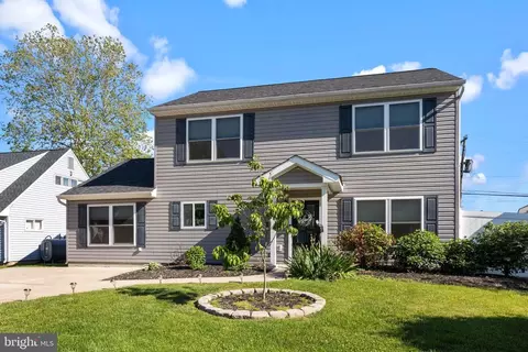 24 Idolstone Rd, Levittown, PA 19057