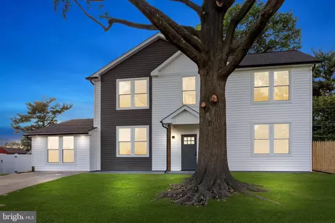 15 Basswood Rd, Levittown, PA 19057