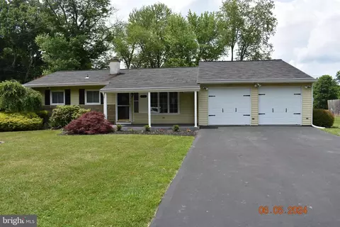 135 Maple Ln, New Britain, PA 18901