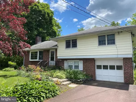 522 W Cherry Rd, Quakertown, PA 18951