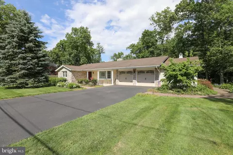 305 S 3rd St, Quakertown, PA 18951