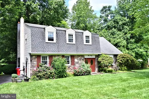 940 Lavera Rd, Warminster, PA 18974