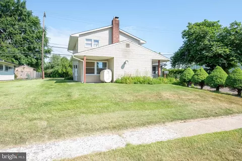 373 Stonybrook Dr, Levittown, PA 19055