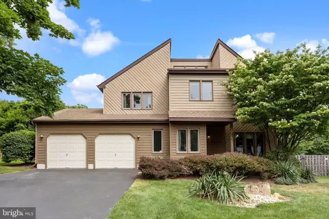 861 Jason Dr, Bensalem, PA 19020