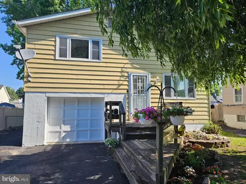 2331 Dixon Ave, Croydon, PA 19021