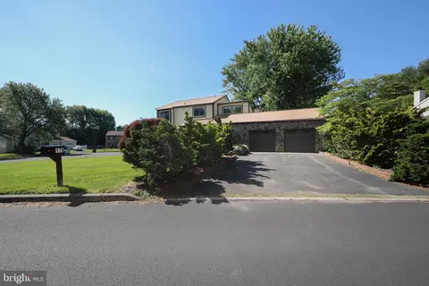 176 Independence Dr, Holland, PA 18966