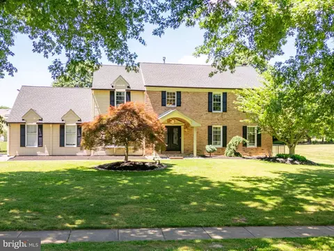 15 Teal Dr, Langhorne, PA 19047