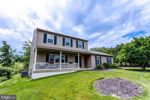 65 Castlewood Dr, Chalfont, PA 18914