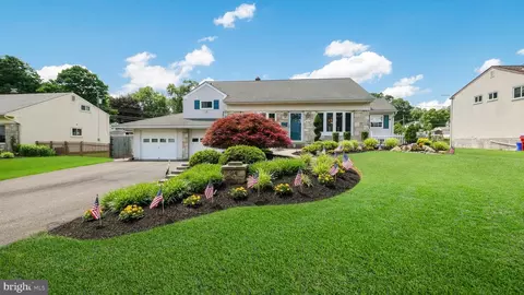 94 Hamilton Dr, Warminster, PA 18974