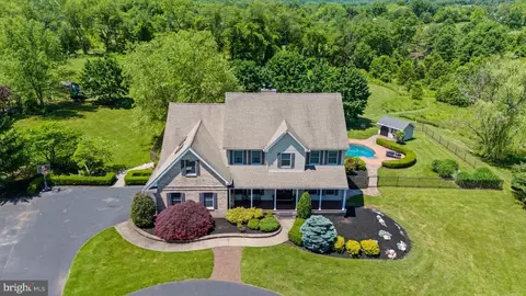4 Lear Dr, Ottsville, PA 18942