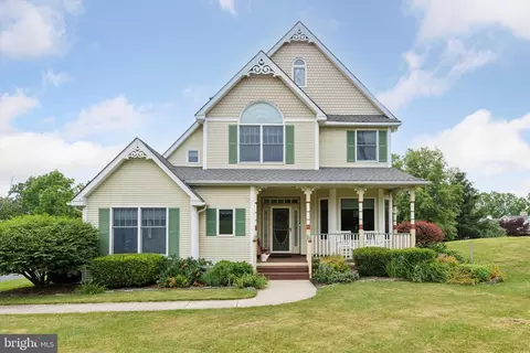 51 Homestead Rd, Kintnersville, PA 18930