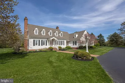 8 Ely Farm Ln, Newtown, PA 18940