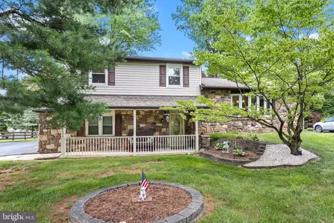 95 Doe Run Dr, Holland, PA 18966