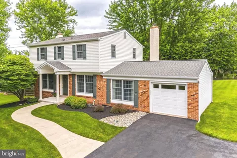 123 Bates Dr, Chalfont, PA 18914