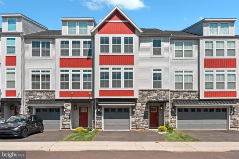 70 Independence Ct, Perkasie, PA 18944