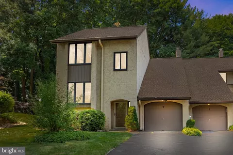 9 Golf Club Dr, Langhorne, PA 19047