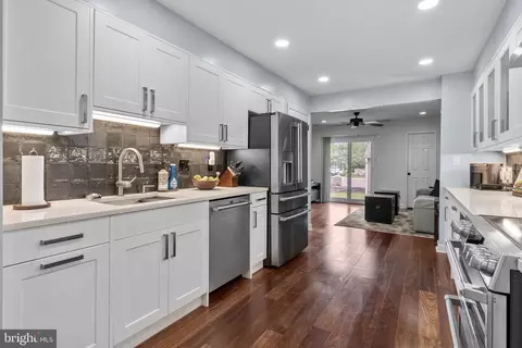 239 Clover Hill Ct, Yardley, PA 19067