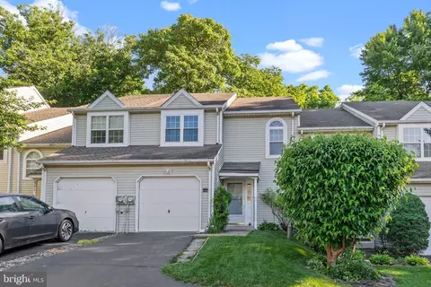 519 Ashton Cir, Feasterville Trevose, PA 19053