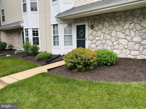 309 Hopkins Ct, Southampton, PA 18966