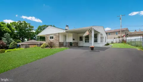 169 Thornridge Dr, Levittown, PA 19054