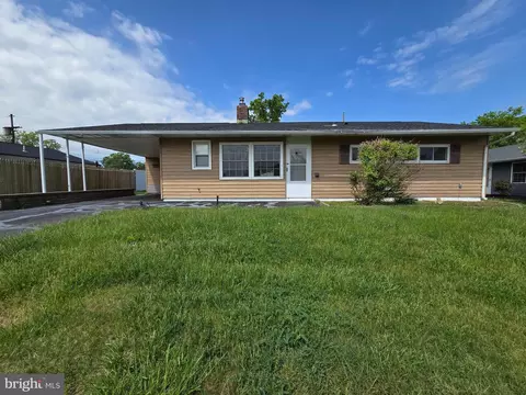 69 Thimbleberry Ln, Levittown, PA 19054