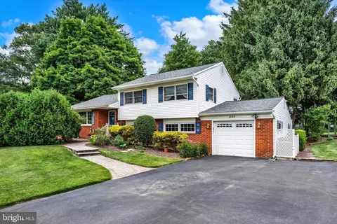 520 Stevens Rd, Morrisville, PA 19067