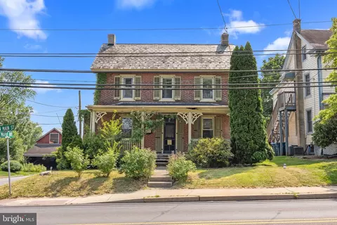 150 N Main St, Chalfont, PA 18914