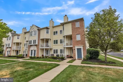 177 Naomi Ct, Levittown, PA 19057