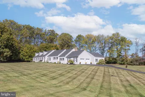 6698 Brownstone Dr, New Hope, PA 18938