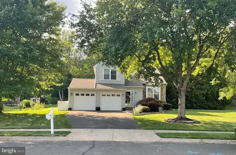221 W Fairwood Dr, Chalfont, PA 18914