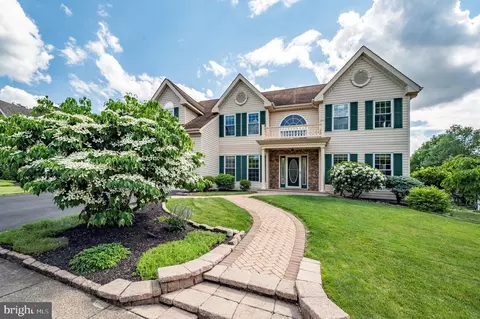 3950 Daystar Dr, Doylestown, PA 18902