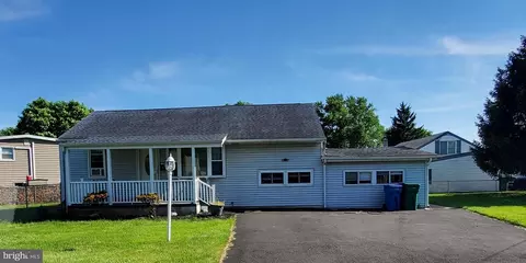 102 Green Lynne Dr, Levittown, PA 19057