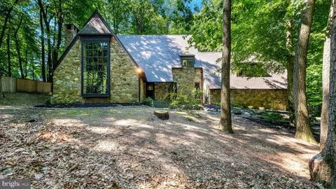 5683 Private Dr, Doylestown, PA 18902
