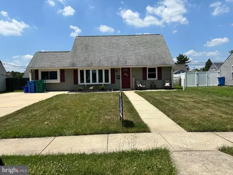 55 Island Rd #55, Levittown, PA 19057