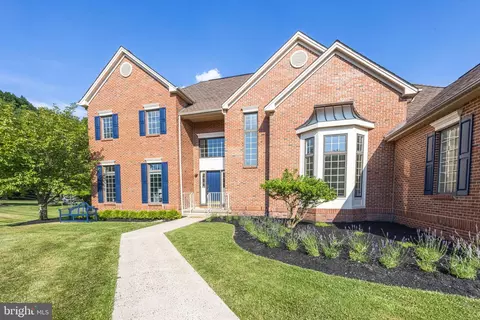 11 Pickering Dr, Newtown, PA 18940