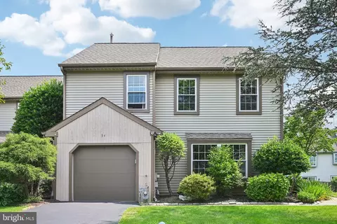 34 Spruce Ct, Newtown, PA 18940