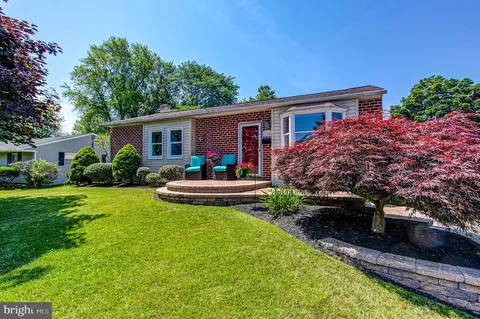 1296 Beverly Rd, Warminster, PA 18974