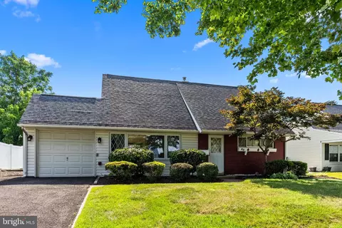 63 Kentucky Ln, Levittown, PA 19055