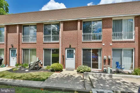 203 Saratoga Ct, Warminster, PA 18974