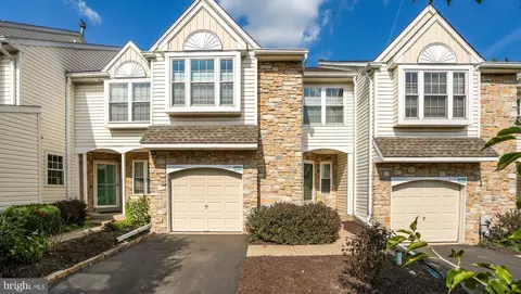 558 Aspen Woods Dr, Yardley, PA 19067