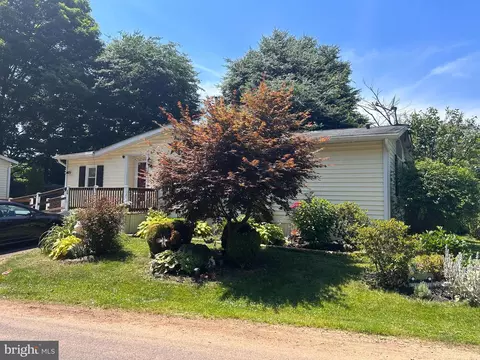 14 Lakeview Dr, Quakertown, PA 18951