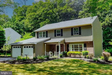 325 Emerald Dr, Yardley, PA 19067