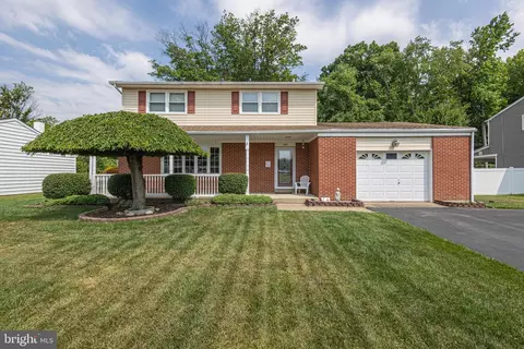 607 S Olds Blvd, Fairless Hills, PA 19030