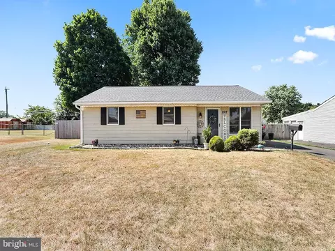 207 Allendale Dr, Morrisville, PA 19067
