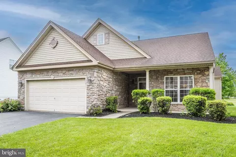 720 S Settlers Cir, Warrington, PA 18976