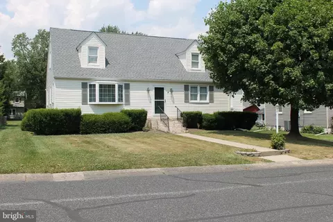 7 Walnut St, Richlandtown, PA 18955