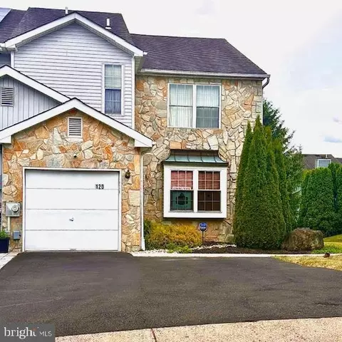 120 Forge Ln, Feasterville Trevose, PA 19053