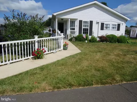 106 Goldenrod Xing E, New Hope, PA 18938