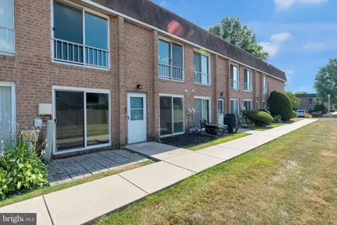 517 Germantown Ct, Warminster, PA 18974